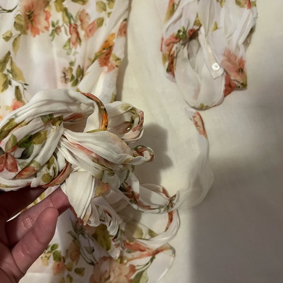 Chic Zara Floral Wraparound Blouse - Picture 5 of 5